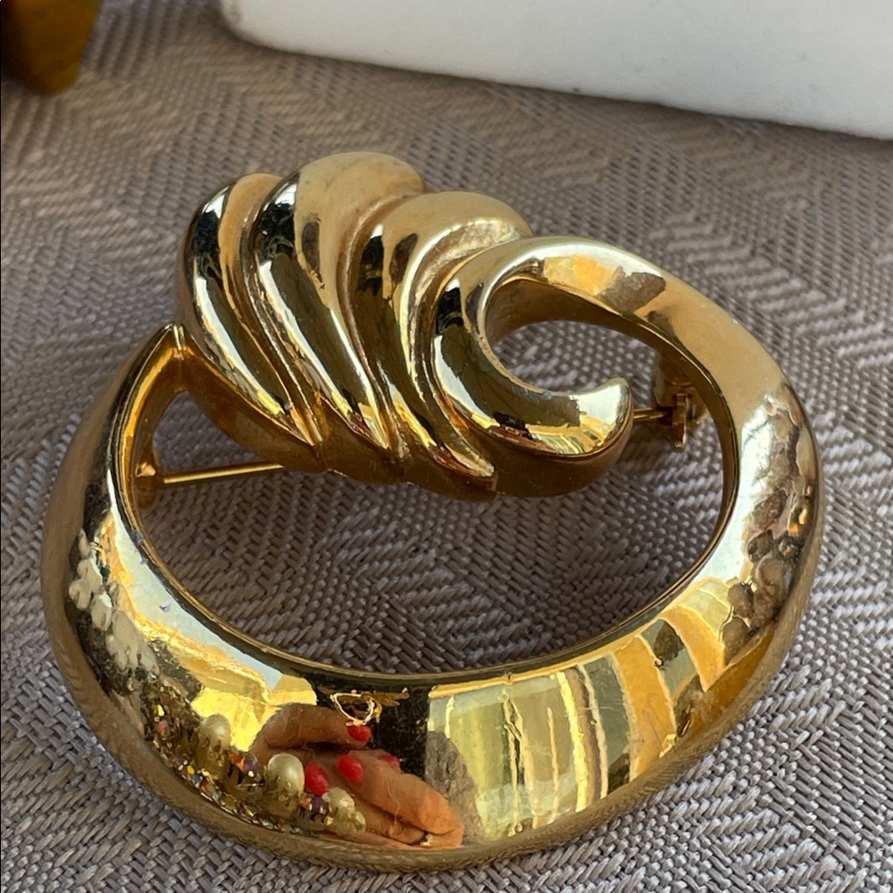Elegant Gold M Jent Brooch
